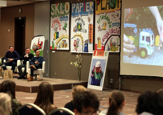 Stovky detí na Olománii s Adelou aj Latinákom